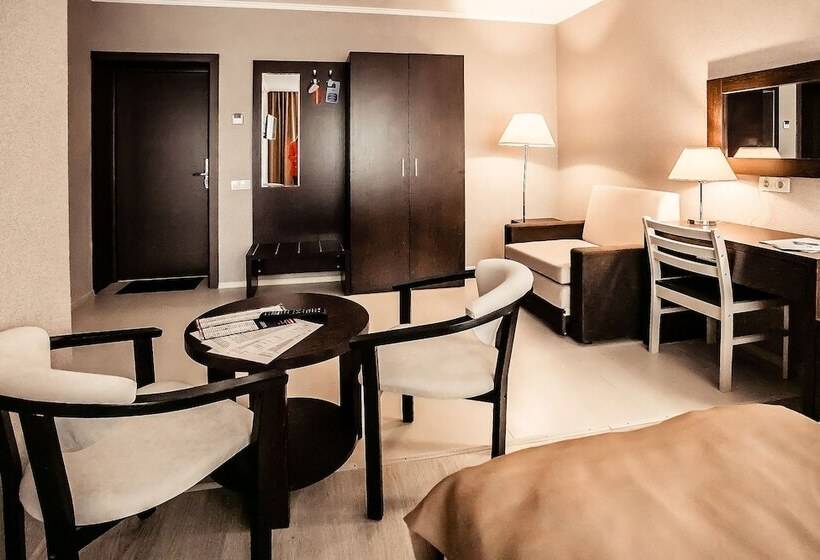 شقة غرفة واحدة, Eliza Bonapart