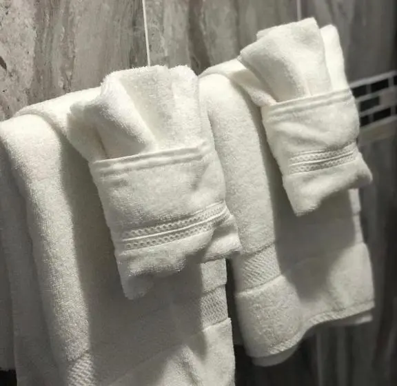 استودیوی استاندارد, Itza Bella Suites