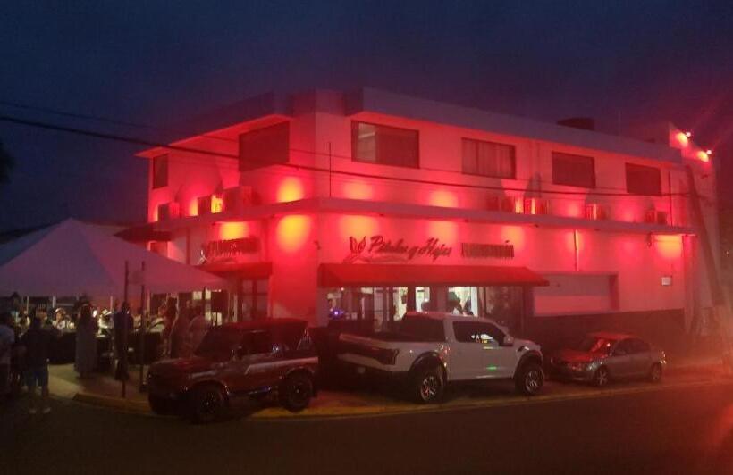 استودیوی استاندارد, Itza Bella Suites