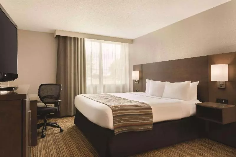 اتاق استاندارد با تخت بزرگ, Country Inn & Suites By Radisson, Fergus Falls, Mn