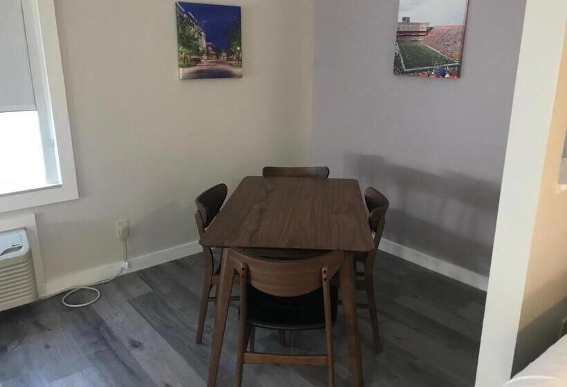 חדר סטודיו סטנדרד, Hom, A Trademark Collection