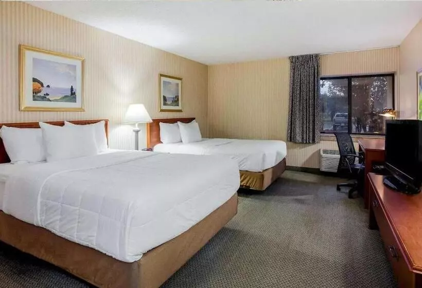 ２ダブルベッドのスタンダードルーム, La Quinta Inn By Wyndham Detroit Southgate
