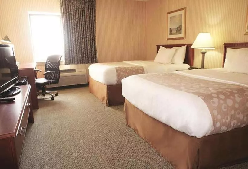 ２ダブルベッドのスタンダードルーム, La Quinta Inn By Wyndham Detroit Southgate