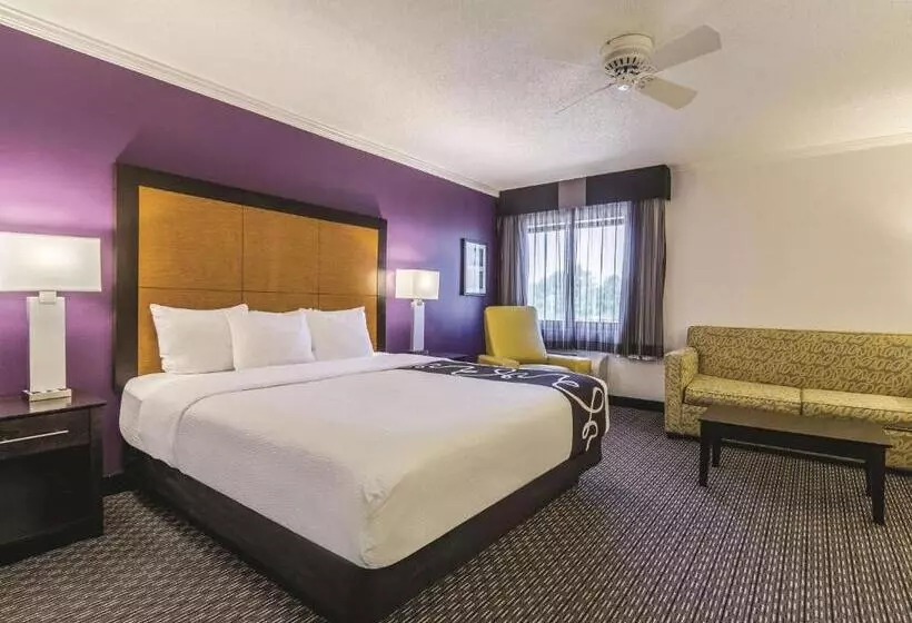 キングサイズベッドのエクゼクティブルーム, La Quinta By Wyndham Cleveland   Airport North