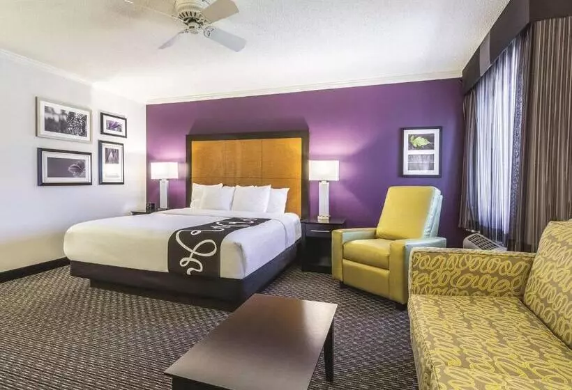 キングサイズベッドのエクゼクティブルーム, La Quinta By Wyndham Cleveland   Airport North