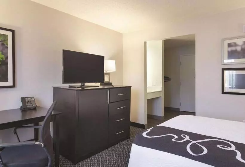 身障者適用スタンダードルーム, La Quinta By Wyndham Cleveland   Airport North