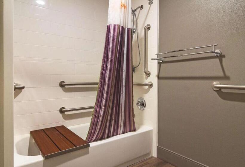 장애인을 위한 스탠다드 룸, La Quinta By Wyndham Cleveland   Airport North