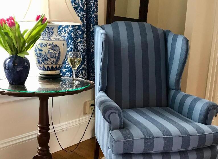 キングサイズベッドのスイートルーム, The Belmont Inn