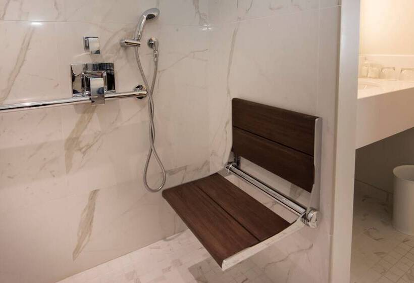 סטודיו סטנדרט, מיטה זוגית, The Benson Portland, Curio Collection By Hilton