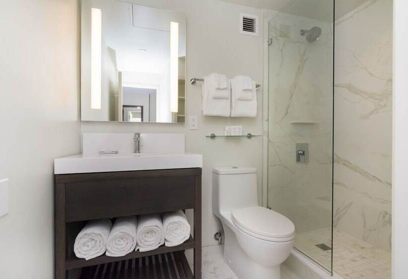 חדר סטנדרט עם מיטת קווין, The Benson Portland, Curio Collection By Hilton