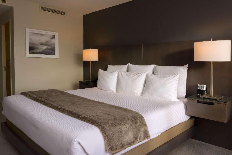 חדר סטנדרט עם מיטת קינג, The Benson Portland, Curio Collection By Hilton