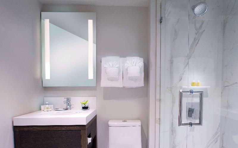 חדר סטנדרט עם מיטת קינג, The Benson Portland, Curio Collection By Hilton