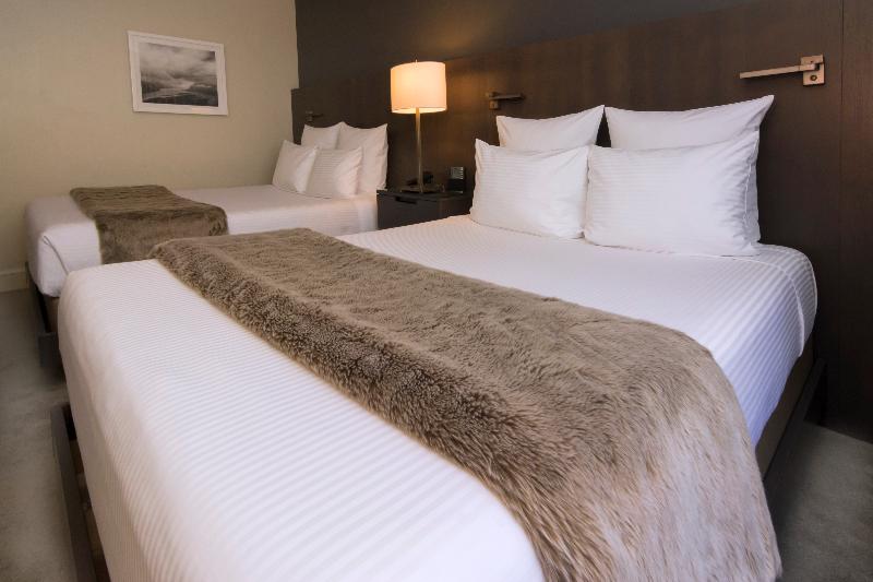 חדר סטנדרט עם מיטת קווין, The Benson Portland, Curio Collection By Hilton