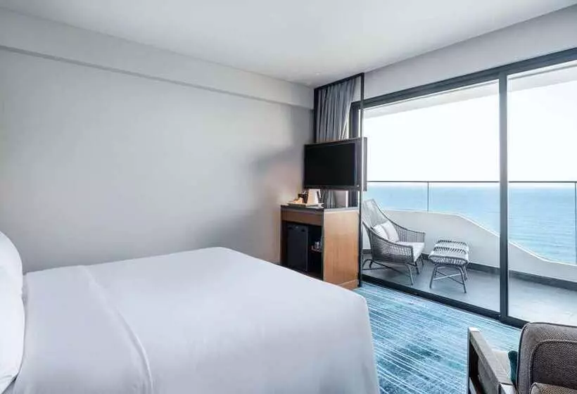 اتاق استاندارد با تخت بزرگ, The Benson Portland, Curio Collection By Hilton