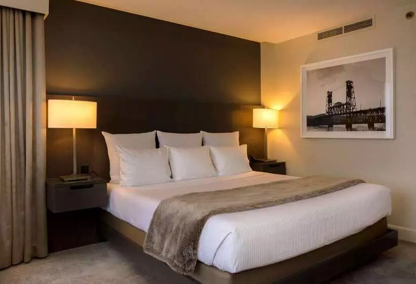 اتاق استاندارد با تخت بزرگ, The Benson Portland, Curio Collection By Hilton