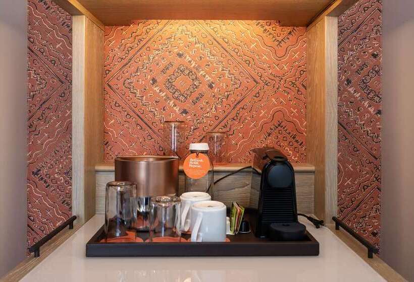 带特大床的标准间, The Benson Portland, Curio Collection By Hilton