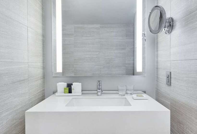 חדר סטנדרט עם מיטת קינג, The Benson Portland, Curio Collection By Hilton