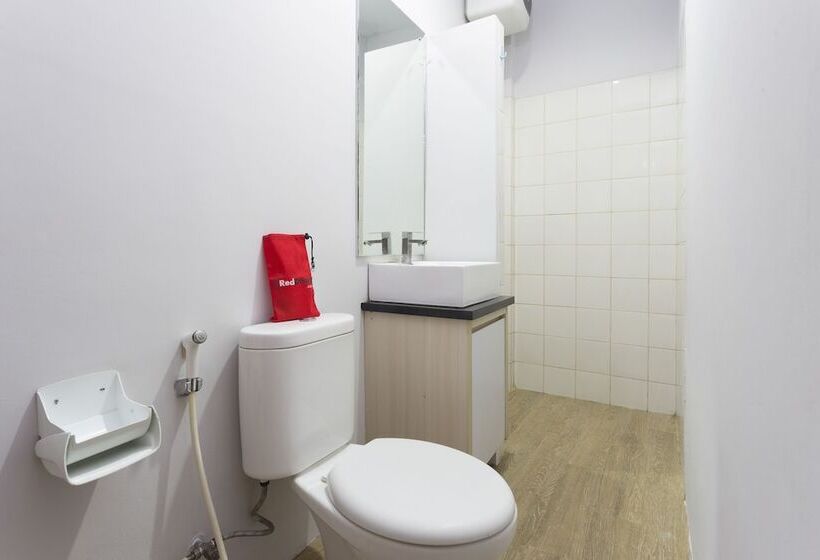 Номер Стандарт, Reddoorz Plus Near Cilandak Town Square 2