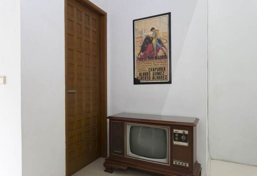Номер Стандарт, Reddoorz Plus Near Cilandak Town Square 2