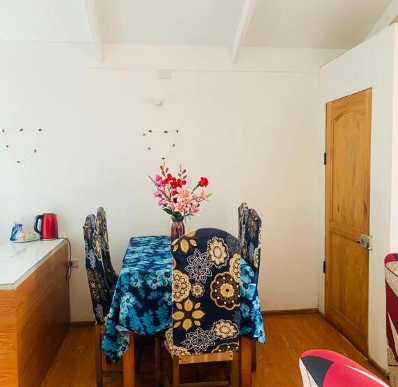 Quarto Familiar Banheiro Compartilhado, Pua Vaenga