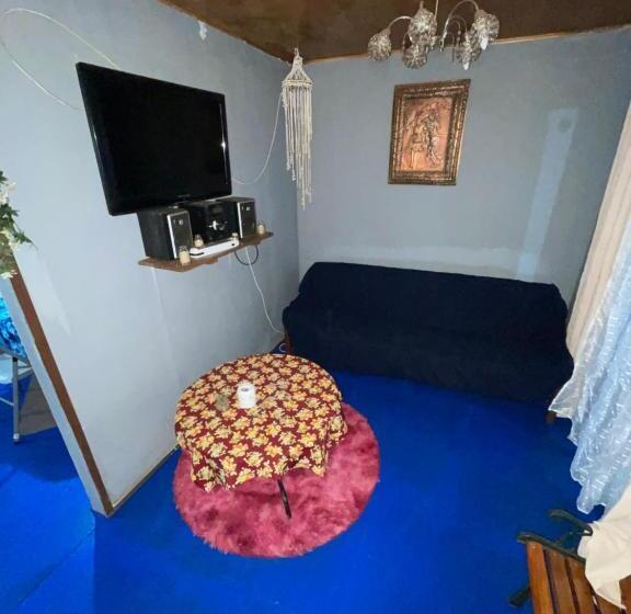 バスルーム共有のシングルスタンダード, Pua Vaenga