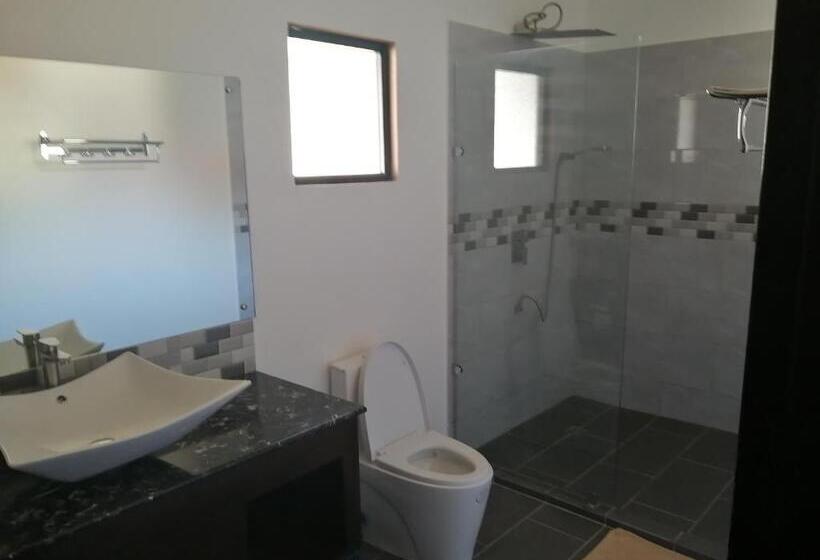 اتاق لوکس سه تخته, Hidden Jewel Resort