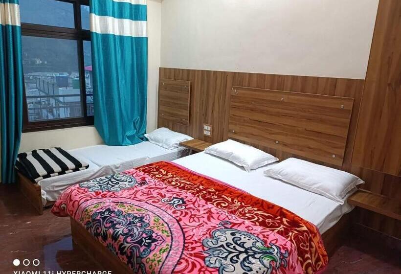 标准三人间, Himalayan Inn