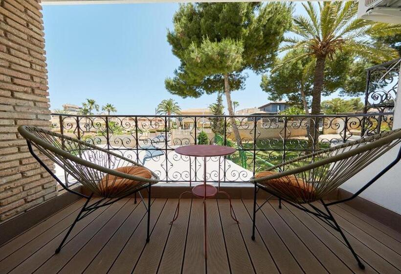 اتاق لوکس با بالکن, Amor de Helene