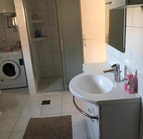 ویلای یک اتاق خوابه با استخر شنا, Vila Hana