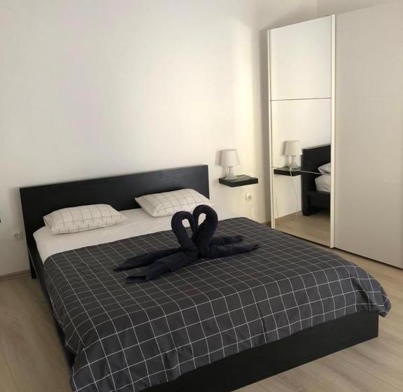 ویلای یک اتاق خوابه با استخر شنا, Vila Hana