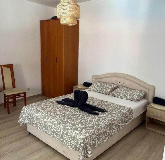 استودیوی لوکس, Vila Hana