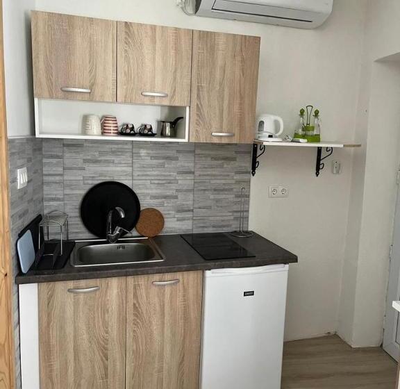 ویلای یک اتاق خوابه با استخر شنا, Vila Hana