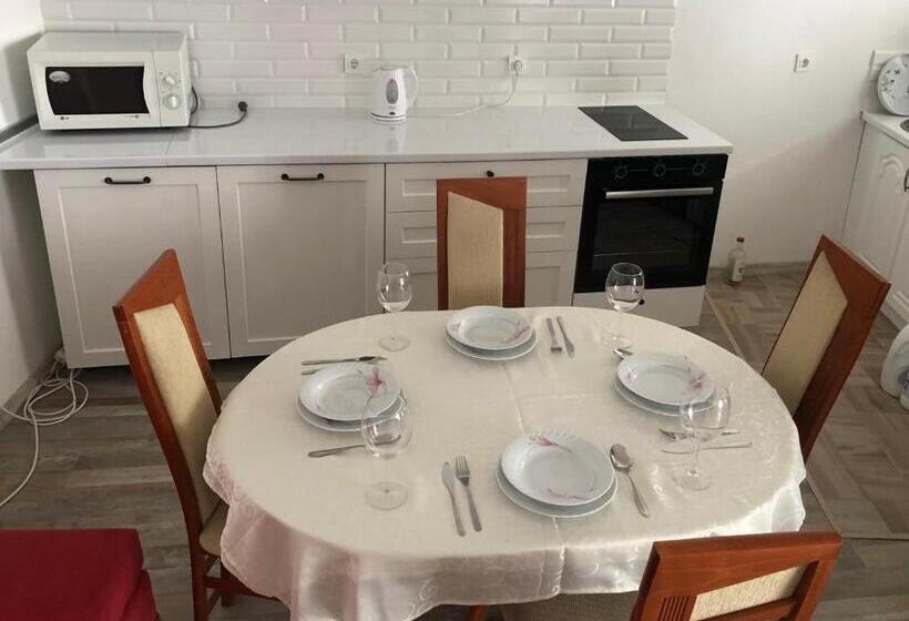 ویلای یک اتاق خوابه با استخر شنا, Vila Hana