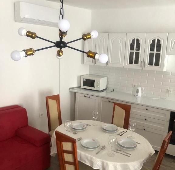 ویلای یک اتاق خوابه با استخر شنا, Vila Hana