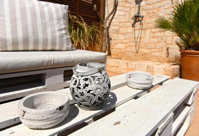 سوئیت جونیور با تراس, Stadthotel Santanyi