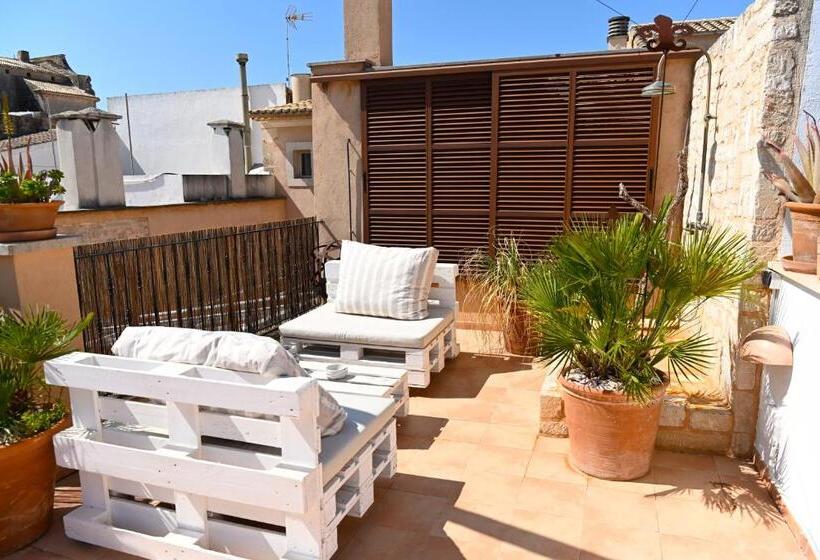 سوئیت جونیور با تراس, Stadthotel Santanyi