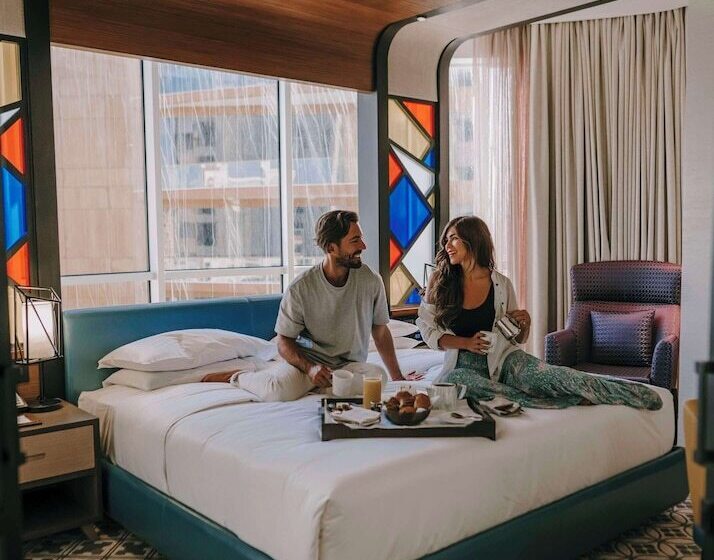 Deluxe Suite Sea View, Andaz Dubai The Palm