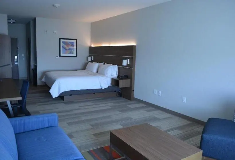 キングサイズベッドのスイートルーム, Holiday Inn Express & Suites   Liberal, An Ihg