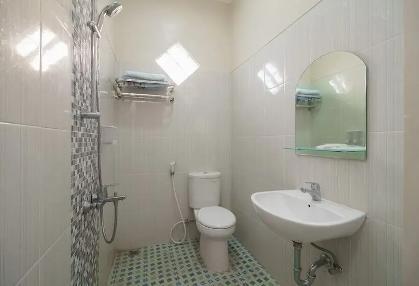 اتاق لوکس, Reddoorz Plus @ Hotel Sempurna Watervang Lubuk Linggau