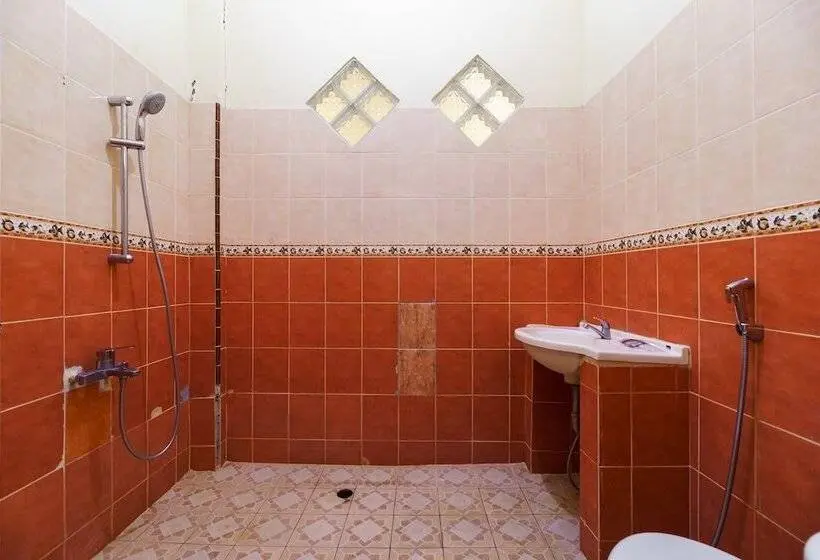 اتاق لوکس, Reddoorz Plus @ Hotel Sempurna Watervang Lubuk Linggau