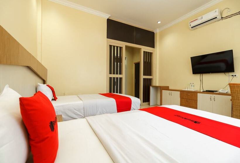 Номер Deluxe, Reddoorz Plus @ Hotel Sempurna Watervang Lubuk Linggau
