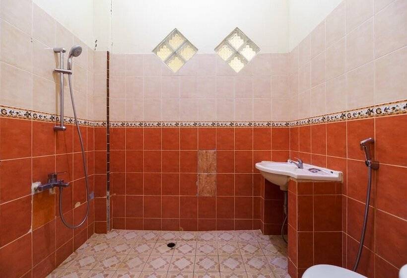 标准三人间, Reddoorz Plus @ Hotel Sempurna Watervang Lubuk Linggau