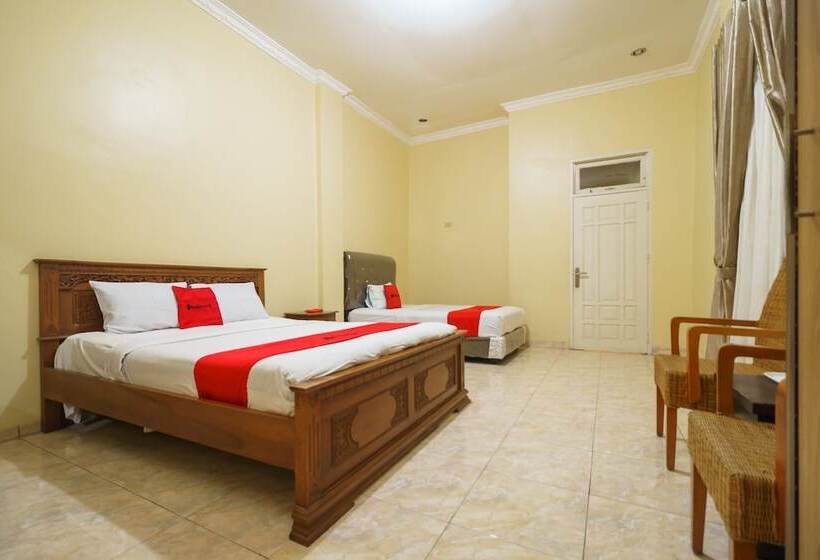 标准三人间, Reddoorz Plus @ Hotel Sempurna Watervang Lubuk Linggau