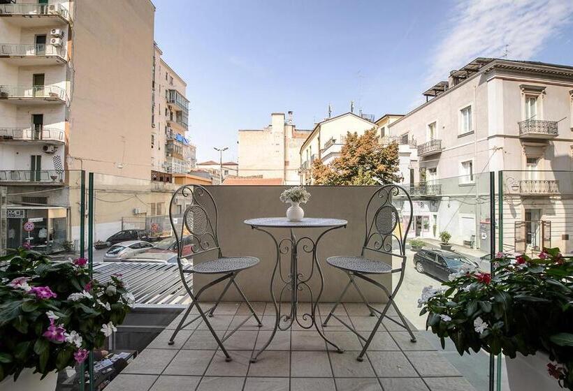 اتاق لوکس با بالکن, B&b Quarto Novo Suite