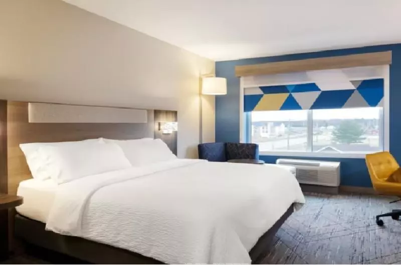 キングサイズベッドのスタンダードルーム, Holiday Inn Express Peachtree Corners Norcross, An Ihg