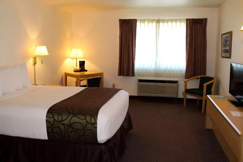 キングサイズベッドのデラックススイート, Inn At Lander, Travelodge By Wyndham