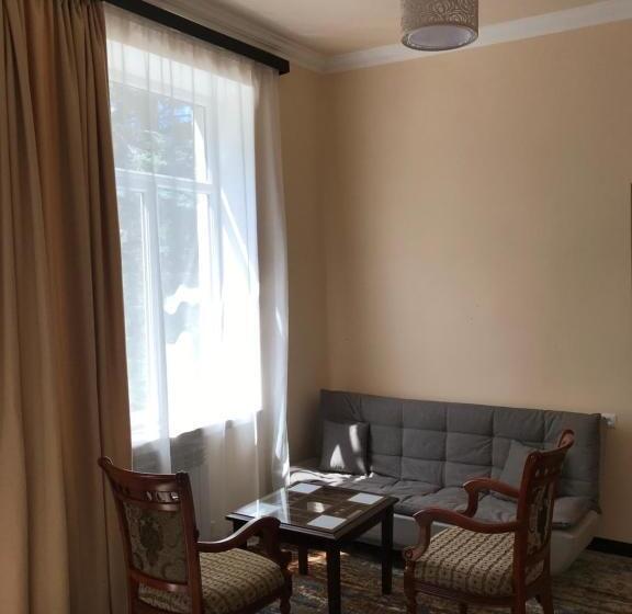 اتاق لوکس, Vanadzor Armenia