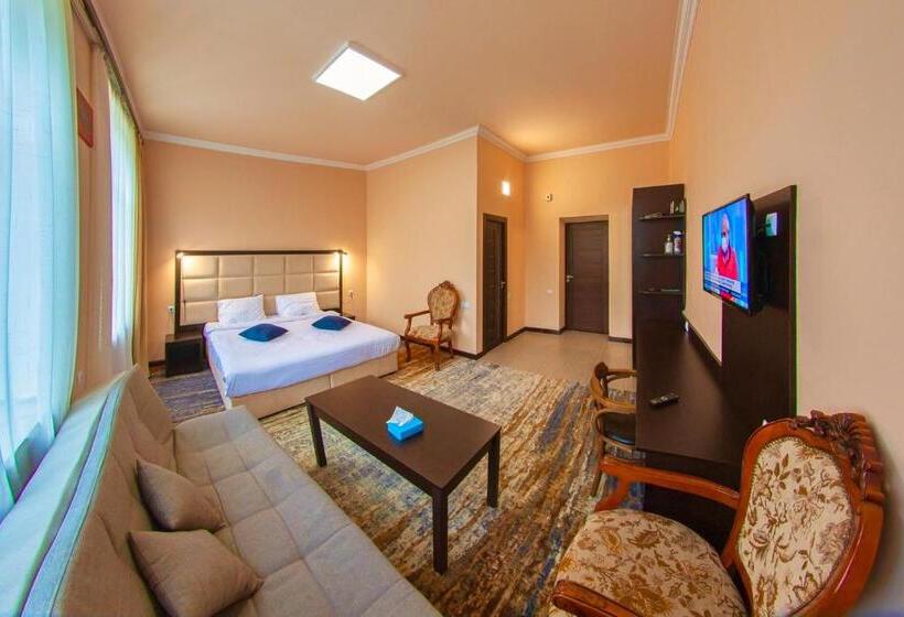 اتاق لوکس, Vanadzor Armenia