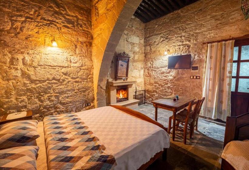 חדר קלאסי לארבעה, Revaklı Ev Guest House