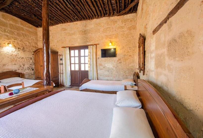 חדר קלאסי לארבעה, Revaklı Ev Guest House